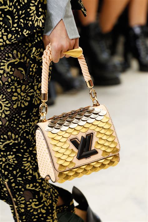 louis vuitton bag eleganti 2017|Louis Vuitton RTW Spring 2017 .